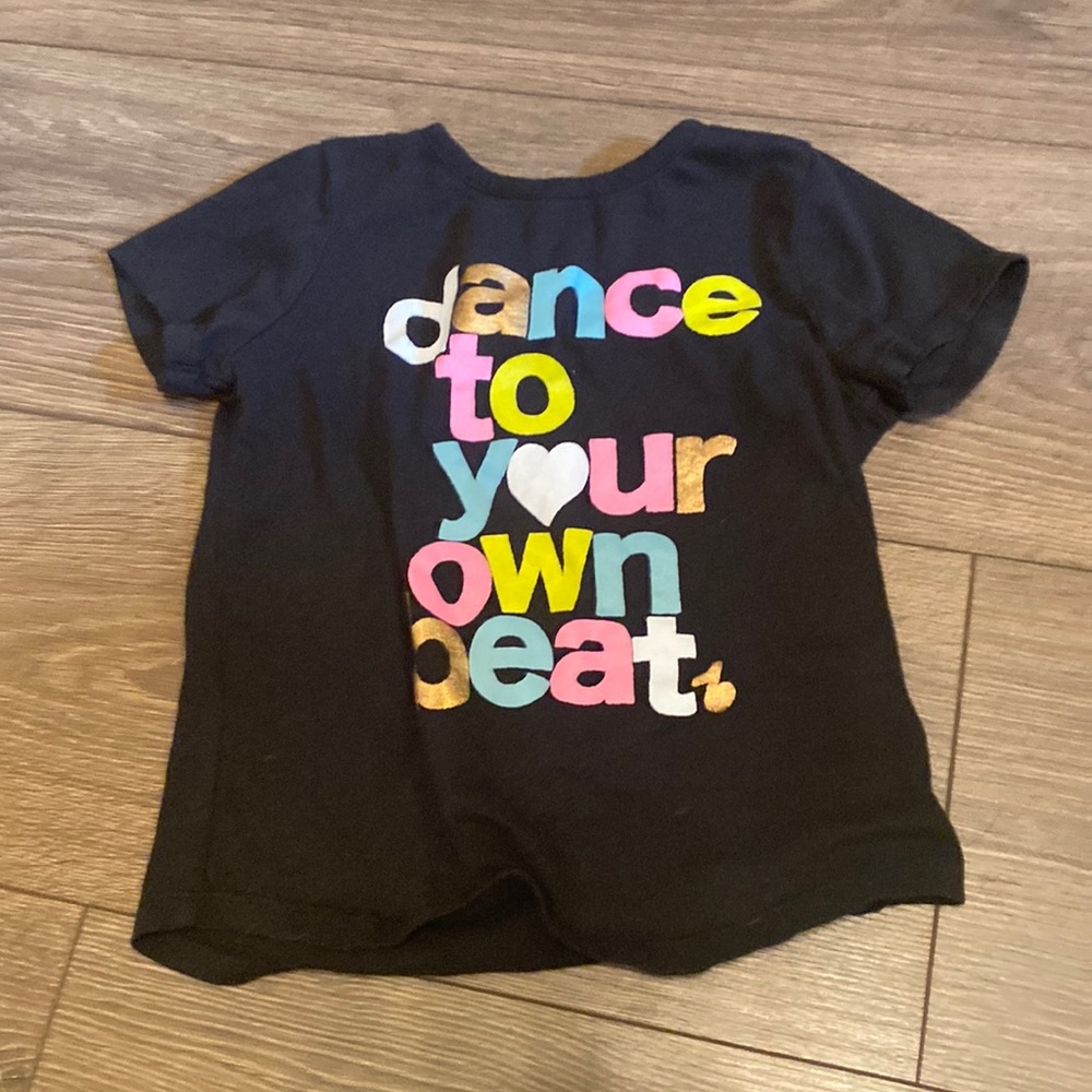 Old navy kids size 5 tee